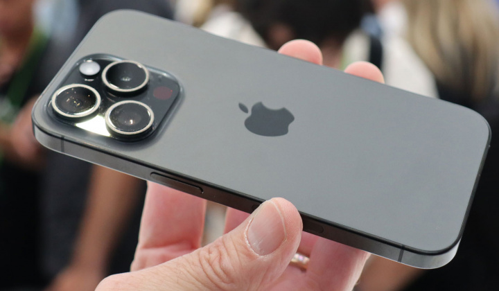 Vừa cho đặt trước, iPhone 15 Pro Max đã "cháy hàng"