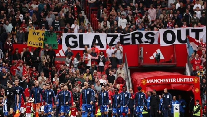 Gary Neville chỉ trích nhà Glazers