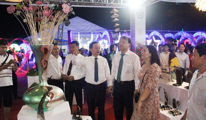 Cần đẩy mạnh nghiên cứu tạo mẫu sản phẩm làng nghề