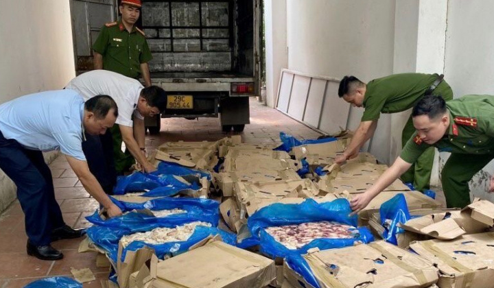 Hà Nội: Thu giữ trên 1 tấn cánh gà đông lạnh không rõ nguồn gốc