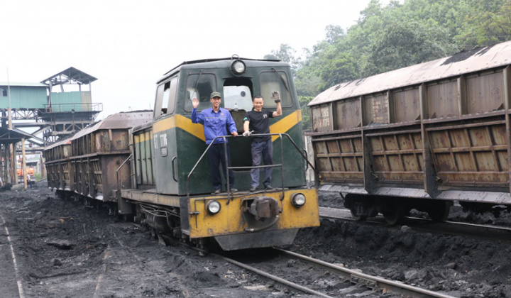 TKV siết chặt an toàn các tuyến đường chuyên dụng vận chuyển than