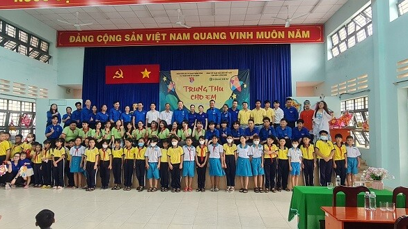 Tuổi trẻ VINACHEM: Mang Trung thu đến với các bé huyện Cần Giờ
