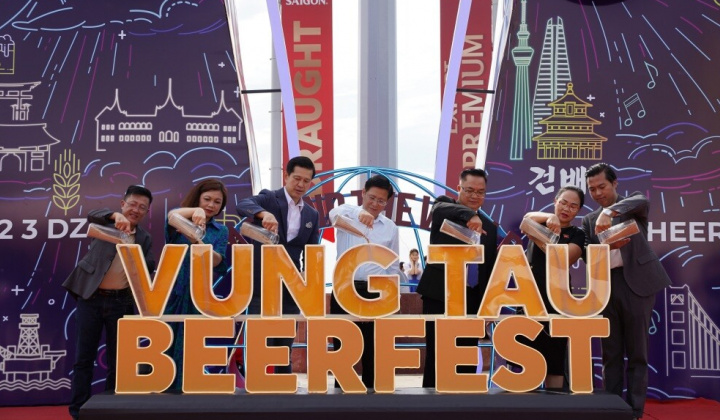 Biển người tham dự Lễ hội bia Vũng Tàu 2023 "Vòng quanh thế giới cùng Bia Saigon"