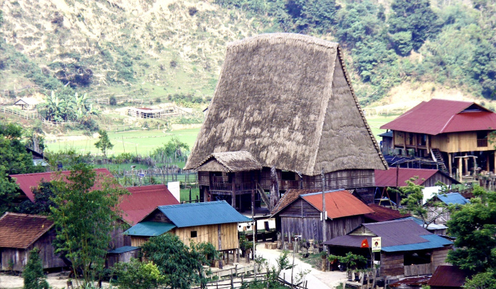 Khám phá làng cổ Vi Rơ Ngheo: Thiên đường hoa địa lan