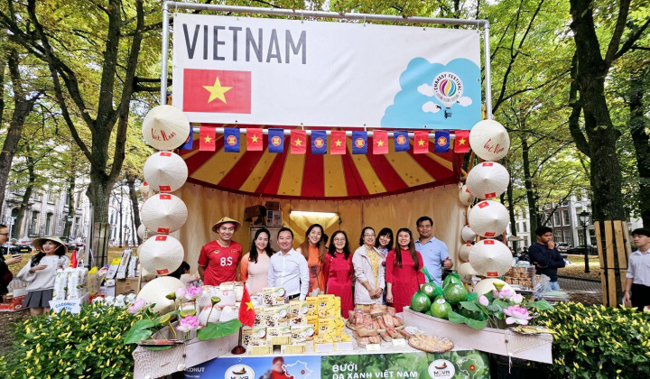 Trái cây tươi Việt Nam gây ấn tượng mạnh tại Lễ hội các Đại sứ quán ở Hà Lan