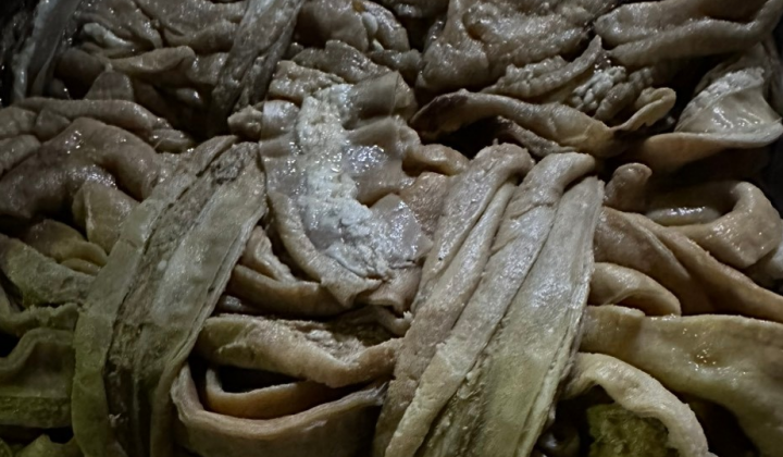 QLTT Cao Bằng thu giữ 1.400kg lòng bò đông lạnh bốc mùi đang trên đường tiêu thụ