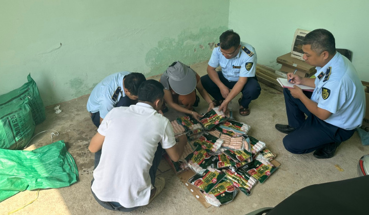 Đẩy mạnh xử lý hình sự các đối tượng buôn bán thực phẩm kém chất lượng