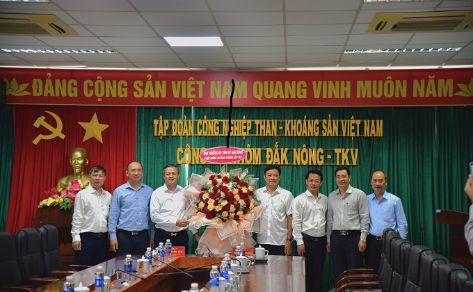 Tỉnh Đắk Nông chúc mừng Công ty Nhôm Đắk Nông nhân dịp 30 năm thành lập TKV