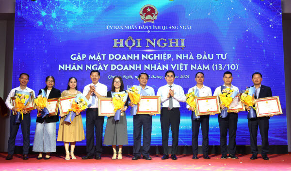 Petrolimex nhận bằng khen về công tác an sinh xã hội tại tỉnh Quảng Ngãi