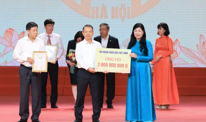 Petrolimex trao 2 tỷ đồng ủng hộ Quỹ “Vì người nghèo”