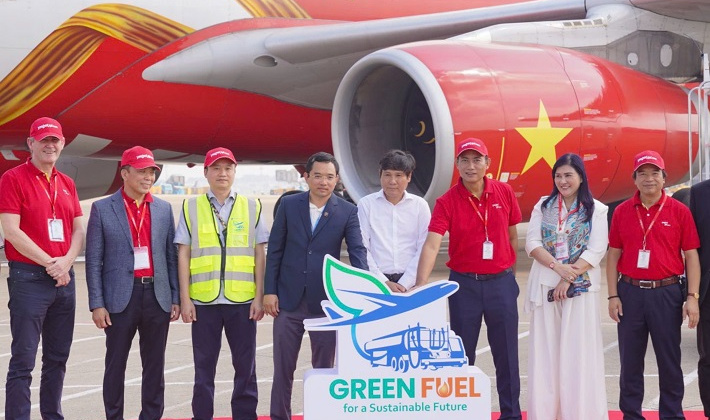 Vietjet khai thác chuyến bay đầu tiên sử dụng nhiên liệu hàng không bền vững SAF do Petrolimex Aviation cung cấp