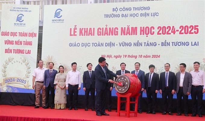 Trường Đại học Điện lực: Tưng bừng đón gần 4.500 tân sinh viên năm học mới