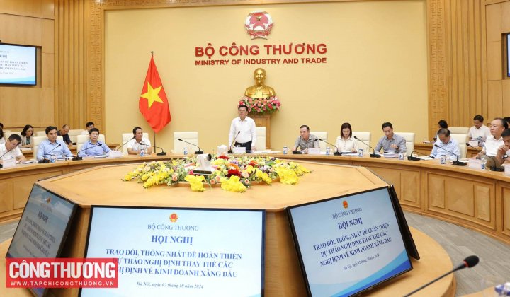 Bộ trưởng Nguyễn Hồng Diên chủ trì cuộc họp về dự thảo Nghị định kinh doanh xăng dầu