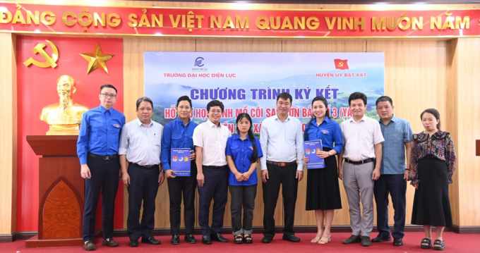 Trường Đại học Điện lực chấp cánh ước mơ cho nữ sinh mồ côi sau bão ở Lào Cai