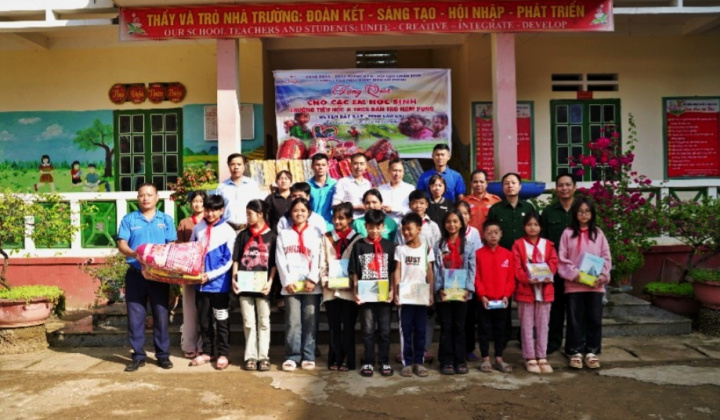 Nhiệt điện Hải Phòng: Chung tay “thắp sáng” con đường đến trường tại Trấn Yên, Bát Xát