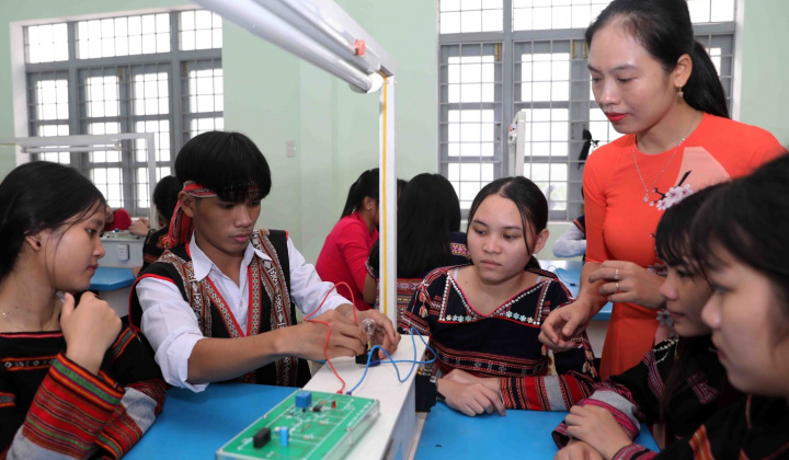 Đào tạo, phát triển nguồn nhân lực phù hợp cho vùng dân tộc thiểu số và miền núi