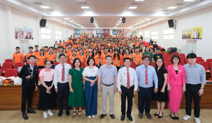 RongViet Invest 2024 thu hút hàng nghìn sinh viên tham gia chuỗi worskshop về đầu tư tài chính