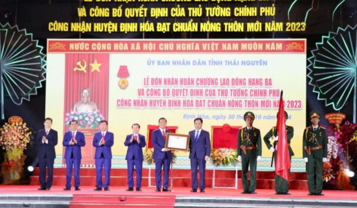 Huyện Định Hóa (Thái Nguyên) vinh dự đạt chuẩn nông thôn mới, đón nhận Huân chương Lao Động Hạng Ba