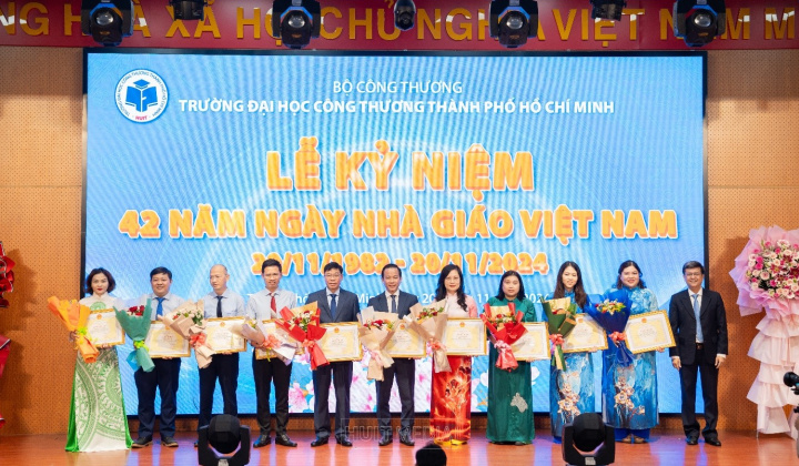 Trường Đại học Công Thương TP.HCM: Ấm áp lễ kỷ niệm 42 năm ngày Nhà giáo Việt Nam 20/11
