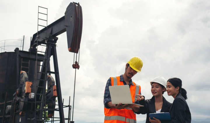 Giá xăng dầu hôm nay 25/11: Dao động ở mức cao nhất 2 tuần