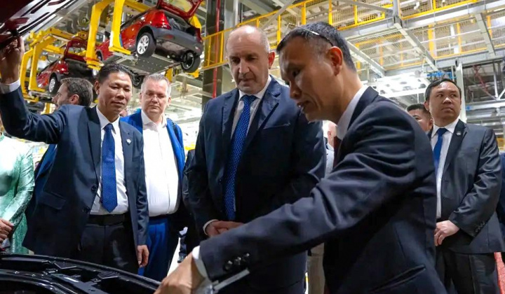 Tổng thống Bulgaria mời Tập đoàn Vingroup (VIC) mở nhà máy, bán xe VinFast tại Bulgaria