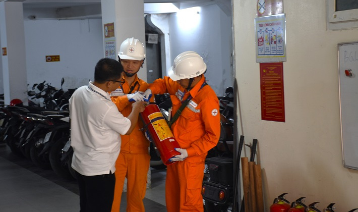 EVNHANOI tăng cường kiểm tra, rà soát và tuyên truyền an toàn sử dụng điện