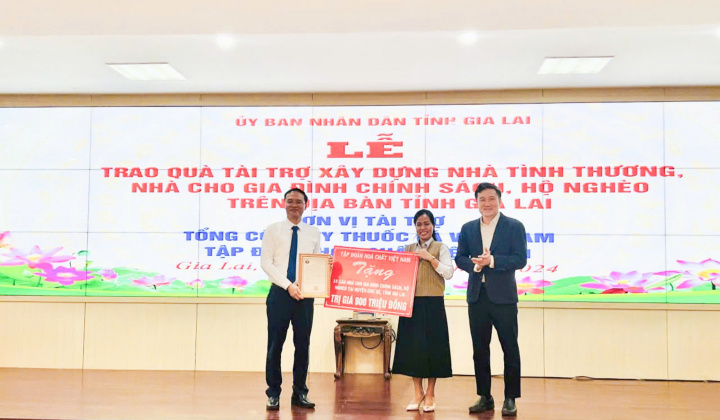 Vinachem trao tặng 15 căn nhà tình nghĩa cho huyện Chư Sê - Gia Lai