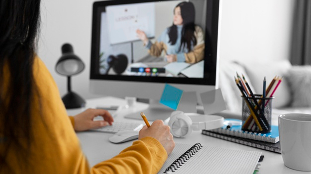 Các yếu tố tác động đến ý định mua khóa học trực tuyến ở Việt Nam