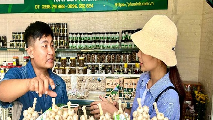 Quảng Ngãi đề xuất nâng hạng OCOP 5 sao cho tỏi Lý Sơn