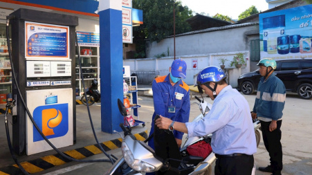 Chính thức thông qua Nghị quyết giảm thuế bảo vệ môi trường với xăng dầu năm 2025