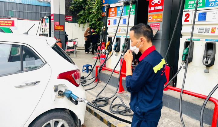 Giá xăng dầu hôm nay 26/12: Đồng loạt giảm, xăng RON92 trở lại dưới mức 20.000 đồng/lít