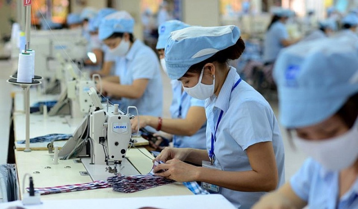 Bảo vệ quyền của lao động nữ trong pháp luật lao động Việt Nam hiện nay