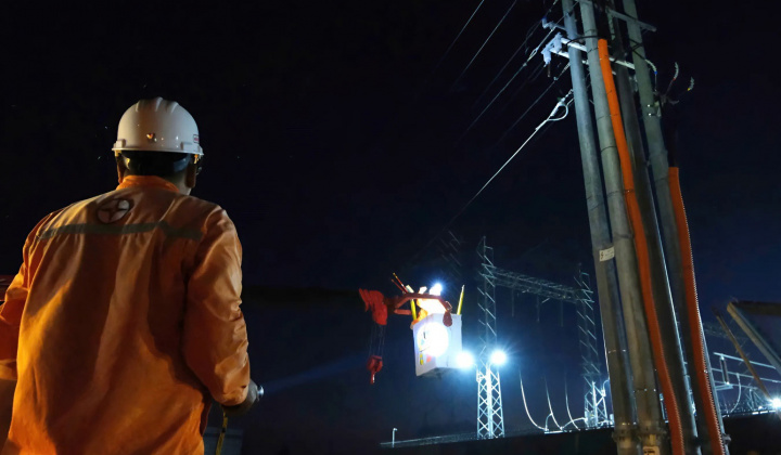 Chùm ảnh: Ngành Điện miền Nam “Xuyên đêm” đưa các công trình điện trọng điểm về đích