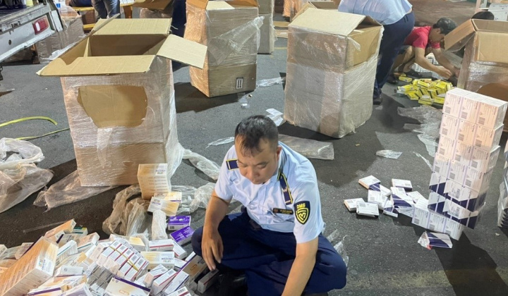 TP. Hồ Chí Minh: Tạm giữ hơn 18 nghìn hộp thuốc tân dược tại Sân bay Tân Sơn Nhất.