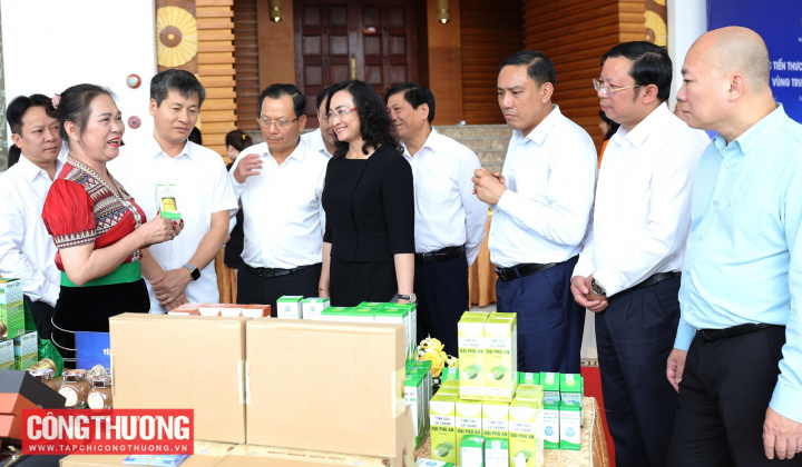 [TIN ẢNH] Hội nghị xúc tiến thương mại và mở rộng xuất nhập khẩu vùng Trung du, miền núi phía Bắc