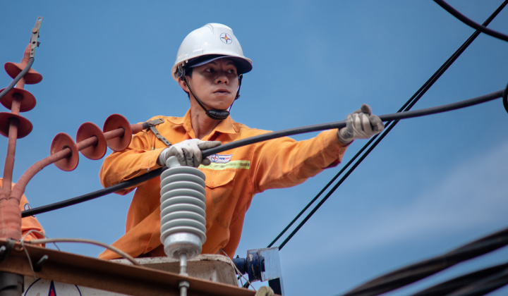 EVN đảm bảo cung cấp điện trong thời gian nghỉ Giỗ Tổ Hùng Vương và lễ 30/4-01/5/2024