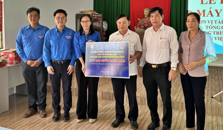 Đoàn Thanh niên EVNGENCO2 kịp thời bàn giao thiết bị hỗ trợ người dân xã Hưng Lễ - huyện Giồng Trôm nước ngọt sinh hoạt
