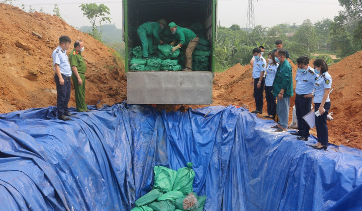 Yên Bái: buộc tiêu hủy gần 7 tấn chân gà đông lạnh không rõ nguồn gốc xuất xứ