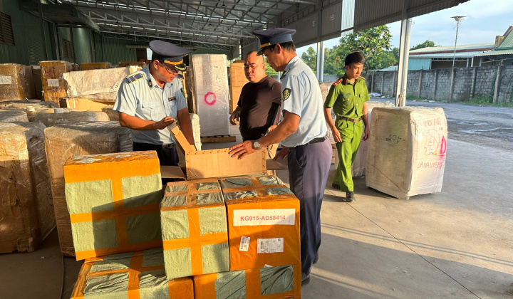 Cố ý tàng trữ hàng hóa nhập lậu, một doanh nghiệp ở Bình Dương bị xử phạt gần 300 triệu đồng