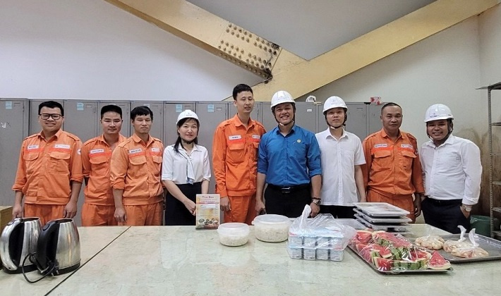 Không khí thân tình, gần gũi từ “Bữa cơm Công đoàn” Công ty Nhiệt điện Hải Phòng