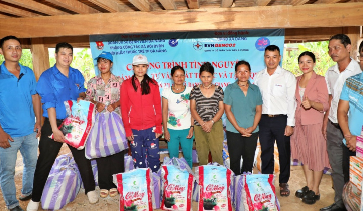 Thủy điện A Vương phối hợp tổ chức khám bệnh, phát thuốc miễn phí cho đồng bào miền núi