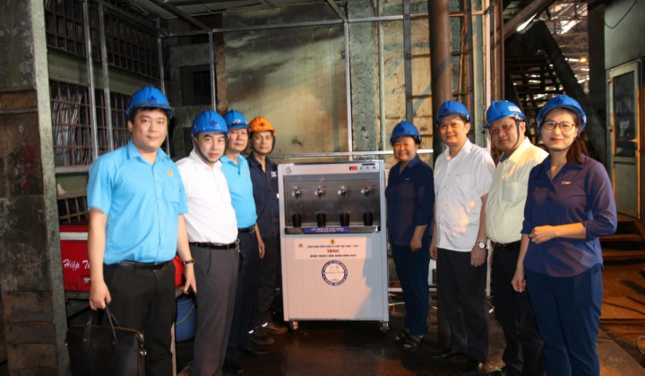 Công đoàn Thép Việt -Sing được Công đoàn Tổng công ty Thép Việt Nam- CTCP tặng quà hỗ trợ