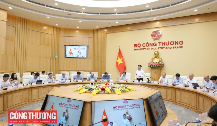 Bàn giải pháp tháo gỡ khó khăn trong hoạt động sản xuất, xuất khẩu gạo và rau quả