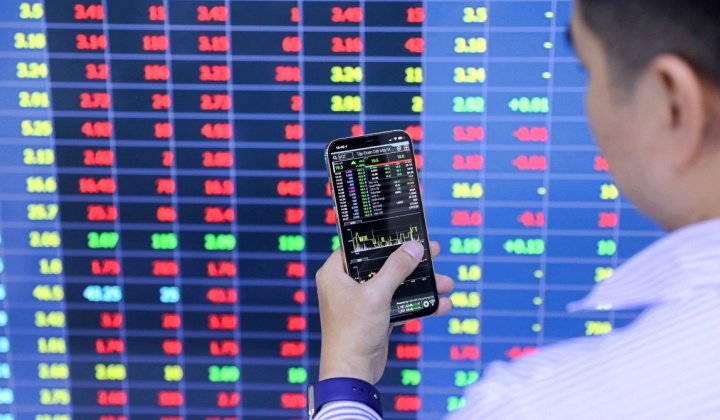 Các quỹ ETF ngoại có thể sắp mua vào hàng triệu cổ phiếu EVF, TCH và KDH