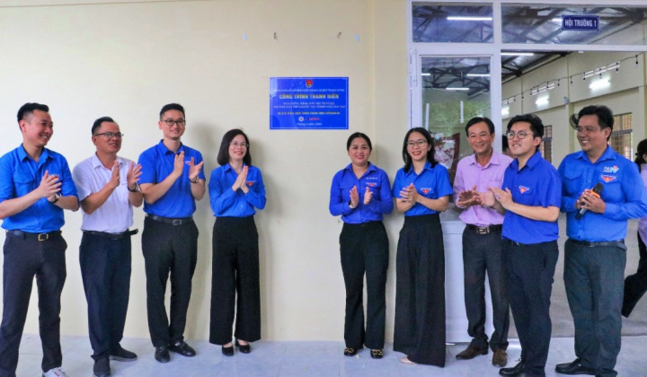 Tuổi trẻ EVN và EVNGENCO2 gắn biển Công trình Thanh niên tại thành phố Cần Thơ