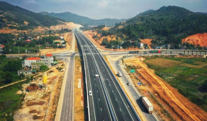 Thủ tướng: Tiếp tục đẩy nhanh tiến độ giải phóng mặt bằng các dự án trọng điểm