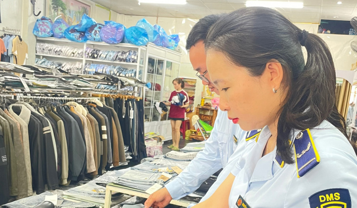 Quảng Bình: Phát hiện hàng hoá có dấu hiệu giả mạo nhãn hiệu Adidas