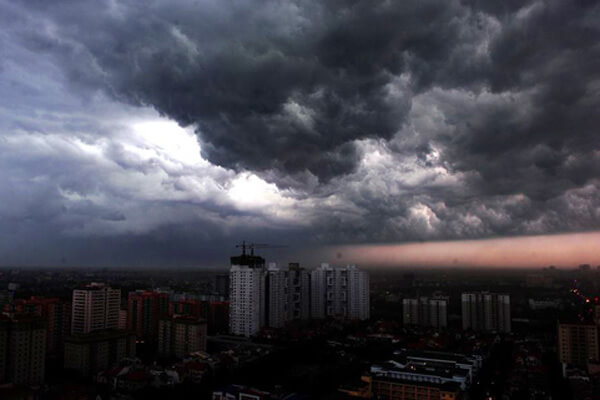 Tin cảnh báo mưa dông, tố, lốc, sét, mưa đá và mưa lớn trên phạm vi khu vực nội thành Hà Nội