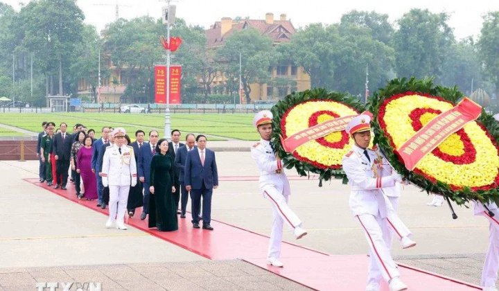 Lãnh đạo Đảng, Nhà nước vào Lăng viếng Bác nhân dịp 70 năm Chiến thắng Điện Biên Phủ
