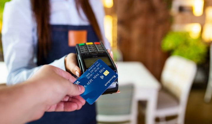 Nhận ưu đãi mỗi ngày tại hơn 100 thương hiệu cùng thẻ Sacombank